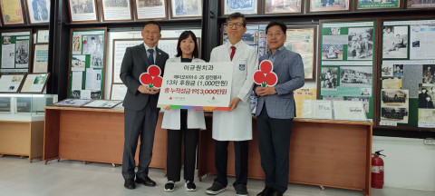 이규원치과가 인천사회복지공동모금회에 에티오피아 참전용사들을 위한 기부금 1000만원을 전달했다. 후원금은 월드투게더를 통해 에티오피아 참전용사들에게 지원될 예정이다. 왼쪽부터 사단