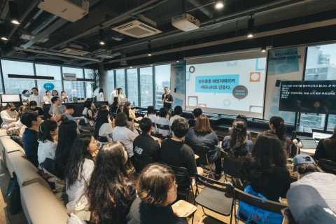 루트임팩트 허재형 대표가 발표를 진행하고 있다