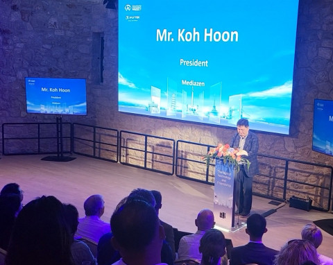 미디어젠 고훈 대표이사가 글로벌 조인트 AI 오픈 플랫폼 출범 기념 간담회에서 키노트 스피치를 진행하고 있다