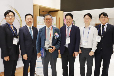 왼쪽부터 SNU서울병원 정형외과 전문의 장작 원장, SNU서울병원 서상교 대표원장, 서울대학교병원 정형외과 이명철 교수, SNU서울병원 이상훈 대표원장, SNU서울병원 정형외과 전