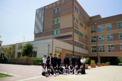 화성시미디어센터 2023 학교 연계 프로젝트 ‘이웃, 안부를 묻다’에 참여 중인 이산중, 이산고 학생들
