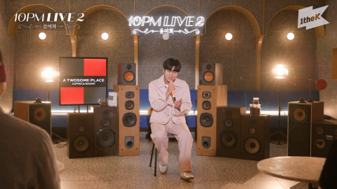 투썸플레이스가 피너츠와 함께하는 라이브 음악 콘텐츠 ‘10PM 라이브 시즌2: 음미회 이무진 편’을 공개했다