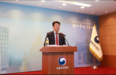 인사말씀을 하고 있는 신민호 회장