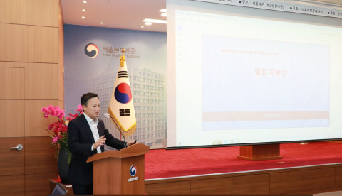 주제발표를 하고 있는 양호인 변호사(전 주칠레 공사)