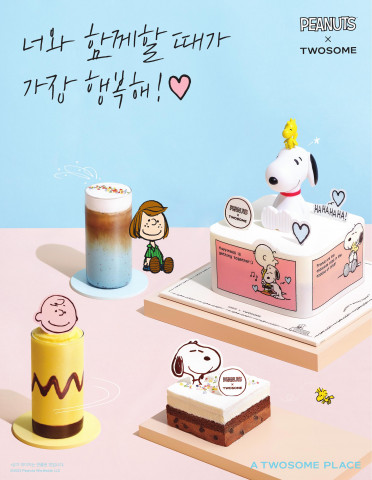프리미엄 디저트 카페 투썸플레이스가 70여년 간 전 세계에서 사랑받고 있는 ‘피너츠(Peanuts)’와 새로운 협업 메뉴를 출시한다