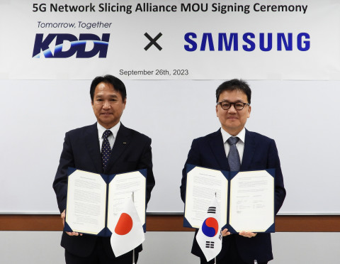 왼쪽부터 KDDI 기술총괄본부 요카이 토시카즈 부총괄본부장 겸 CNO, 삼성전자 네트워크 사업부 전략마케팅팀장 이준희 부사장