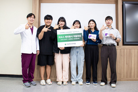 녹십자수의약품이 22일 건국대 서울캠퍼스 수의학관에서 임상봉사동아리 바이오필리아의 해외 의료봉사 지원을 위해 동물용의약품을 전달했다. 왼쪽부터 건국대학교 수의과대학 바이오필리아 윤