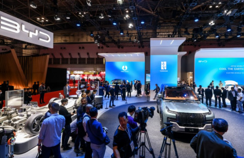 YANGWANG U8 and DENZA D9 on exibition (Photo: Business Wire)