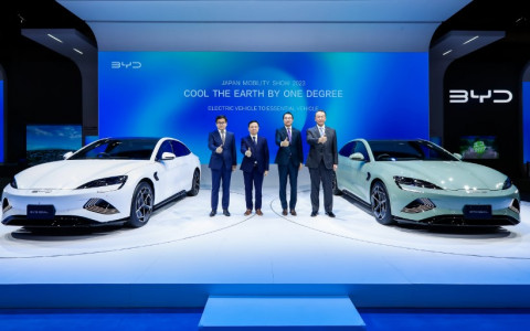 Wang Chuanfu, Chairman and President of BYD Co., Ltd. (second from left); Liu Xueliang, General Mana