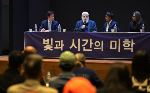 ‘2023 대한민국 문화의 달’ 행사가 개막일 오전 세계적인 설치 예술의 거장 제임스 터렐(James Turrell)이 전남 신안군 자은도 씨원리조트에서 ‘아티스트 토크’(Arti