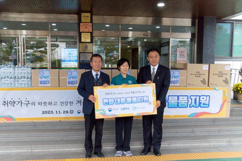 왼쪽부터 한국기후환경네트워크 이우균 상임대표, 한화진 환경부 장관, 제주개발공사 송형관 기획총괄