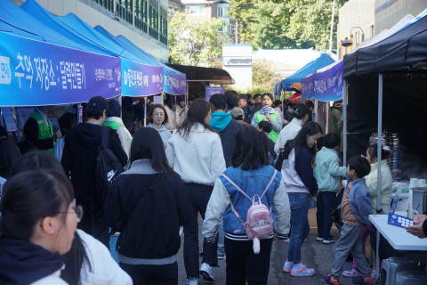 많은 가족과 청소년들이 ‘난나페스티벌 2023’ 체험부스에 참여하고 있다
