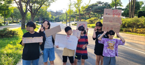 시립보라매청소년센터 방과후아카데미 소속 동아리인 ‘도담도담’이 생활체육 활성화캠페인 활동을 진행하고 있다