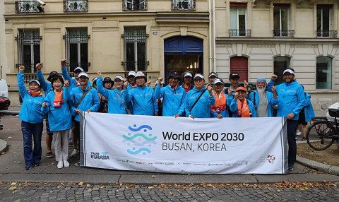 2022년 BIE 사무국에 국민 청원서를 전달한 트랜스유라시아 유라시아평화원정대