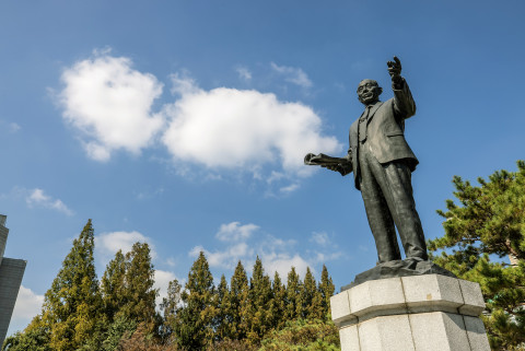 유석창 박사 동상
