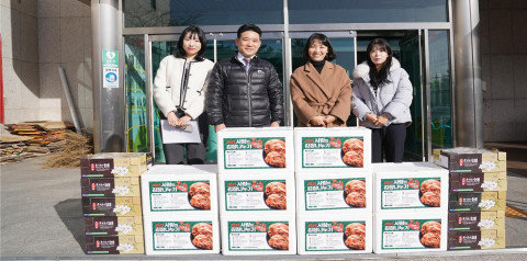 우체국물류지원단 부산지사 임직원은 부산 강서구종합사회복지관과 함께 ‘사랑의 김장나누기’ 봉사활동을 진행했다