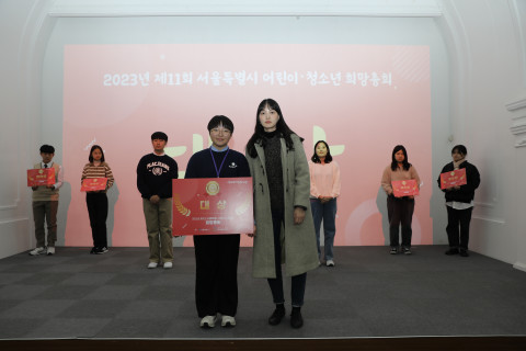 서울특별시 어린이·청소년참여위원회의 안전환경세부분과가 제안한 ‘청소년활동 시설과 학교 배리어프리 확대’ 정책이 대상을 수상했다