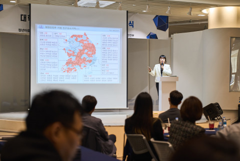 창업교육혁신선도대학 사업단은 한국청년기업가정신재단,청년마을 등 15개 기관과 ‘지역의 지속가능한 발전을 위한 대학-청년마을-기관 업무협약’을 체결했다