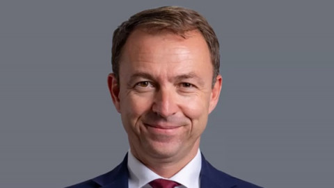 Gerald Auer는 바이엘(Bayer)에서 20년 이상 재직했으며 재무 부서에서 다양한 리더십 직책을 맡으며 유럽, 중동, 아프리카를 비롯해 북미와 라틴 아메리카 지역의 글로벌