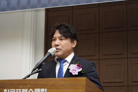 신년사를 하고 있는 백종운 잡지협회 회장