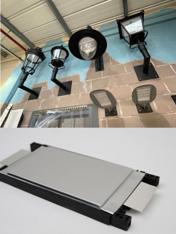 그리너지가 영국 Snapfast에 공급 중인 Off-Grid용 태양열&풍력 Lighting(상단)과 그리너지에서 생산 중인 LTO 이차전지 셀(하단)