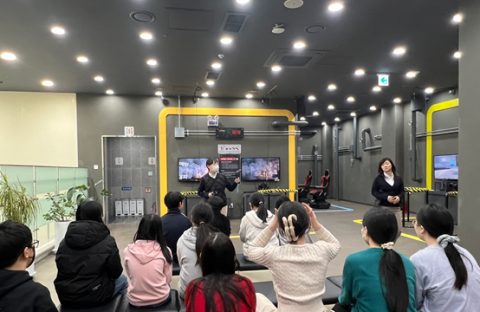 함께하는사랑밭 독산지역아동센터가 목동재난체험관을 찾아 초등학생 대상 재난대비안전교육을 진행했다. 사진은 자연재난 가상현실(VR) 체험 시설