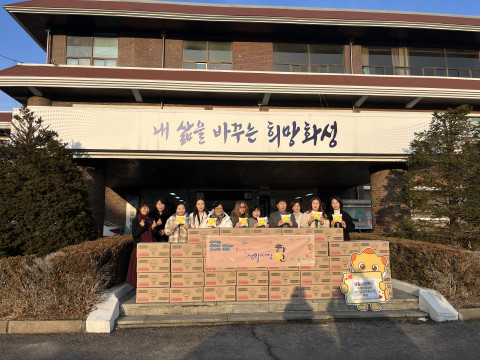 봉담읍장과 화성시 생활시장화인 시민 운영자 단체 사진