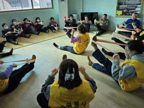 마을로 찾아가는 건강문화 프로그램 활동 모습 (제공: 청양군자원봉사센터)