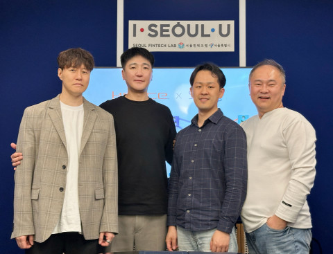 왼쪽부터 퀸버 김영준 CSO와 권오웅 CEO, 아이피샵 이효성 CEO와 김재설 의장