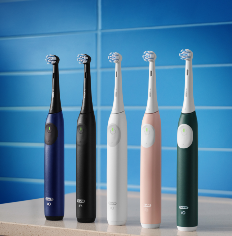 The new Oral-B iO2 brings the revolutionary iO technology to life with one simple touch. The dentist