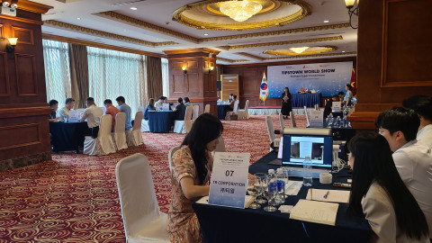 포스코인터내셔널이 베트남 하노이에서 포항공과대학교 기술지주와 함께 수출상담회 ‘팁스타운 월드쇼’를 개최했다.
