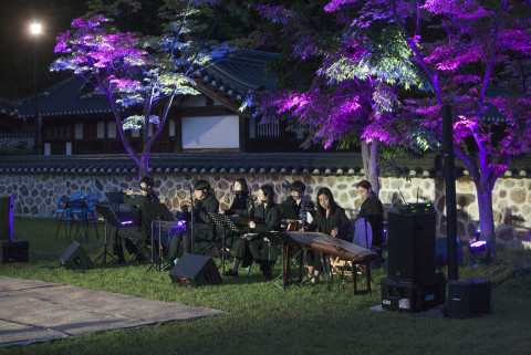 여주시가 2024 향교서원 문화유산 활용 사업의 일환으로 ‘여주향교 달빛 풍류 음악회’를 개최한다