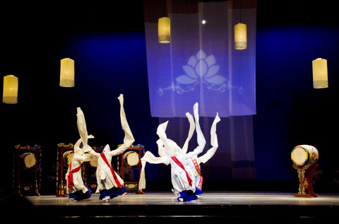 이애주 명무와 한국전통춤회의 ‘승무’