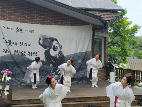 이애주한국전통춤회의 축하공연 ‘학춤’