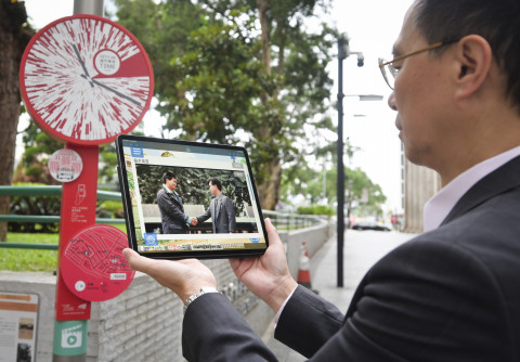 The Secretary for Culture, Sports and Tourism, Mr Kevin Yeung, used the new movie function of the Ci