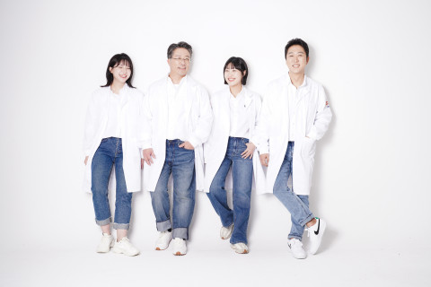 개발에 참여한 과학자들. 왼쪽부터 카이스트 김은우 연구원, 이해신 교수, 주헬렌 연구원, 양한열 연구원