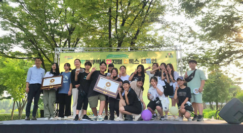 뚜벅뚜벅 걷기 챌린지 대상을 수상한 팀(염광고탕후루, 숭곡육학년)