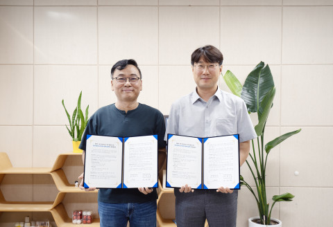 행복나눔재단이 분당야탑청소년수련관과 ‘휠체어 사용 아동·청소년 신체발달 프로젝트’ 업무 협약을 체결했다. 왼쪽부터 정상수 분당야탑청소년수련관 관장, 이상현 행복나눔재단 세상파일 본