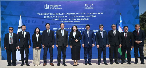 장원삼 코이카 이사장(왼쪽에서 다섯 번째)과 우마로바 힐롤라 욱타모브나(Umarova Khilola Uktamovna) 우즈베키스탄 유아일반교육부 장관(왼쪽에서 여섯 번째)이 지난