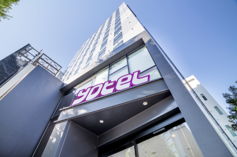 YOTEL 도쿄 긴자의 개장은 2017년 YOTEL 싱가포르, 2019년 YOTELAIR 싱가포르 창이공항에 이어 아시아에서는 세 번째, 일본에서는 첫 진출이다