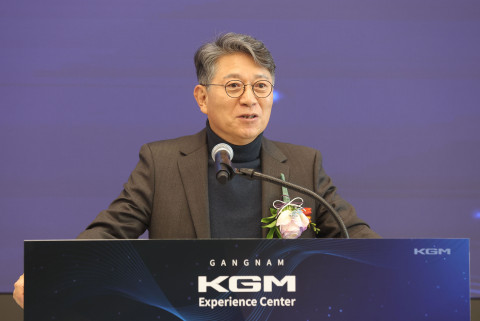 KGM 곽재선 회장이 지난 25일 열린 ‘KGM 익스피리언스 센터 강남’ 개관식에서 인사말을 하고 있다