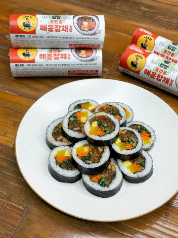GS25 전국 김밥 일주 시리즈 첫 상품 ‘롤앤롤 매콤 잡채 김밥’