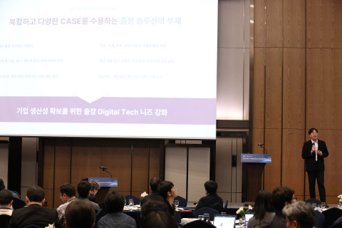 심우진 비즈플레이 출장전략센터 센터장이 AI 기반 기업 비용 관리 최적화 방안에 대해 발표하고 있다