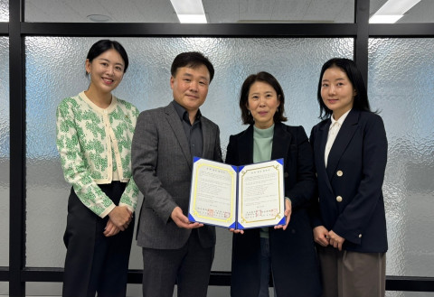 왼쪽부터 마산대학교 보건행정과 김성은 조교수, 서정운 학과장, 브로드메디 김선애 대표, 박지수 이사