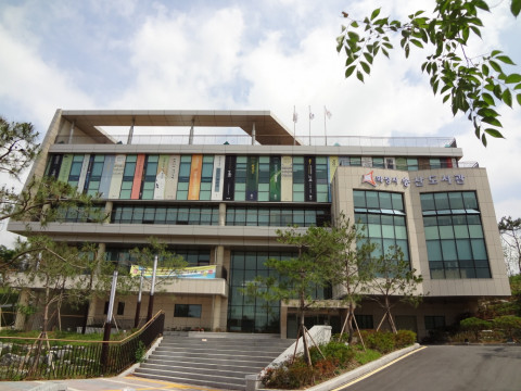 화성시립송산도서관 전경