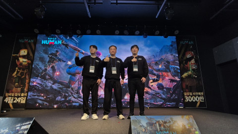 원스 휴먼 모바일 기자 간담회 현장(왼쪽부터 김일 한국 마케팅 매니저, 지오위 수석 게임 디자이너, 이세영 한국홍보 총괄이사)