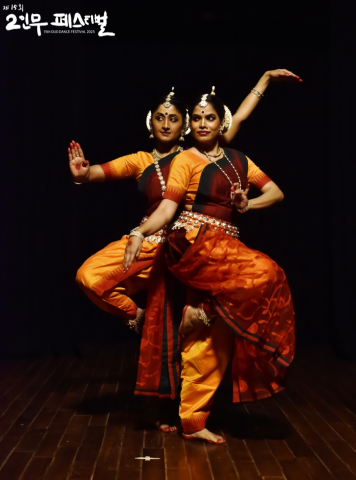 ‘Odissi Unfolded... in rhythm grace & emotion’ - In Tandem (Madhulita Mohapatra, Sahana R Maiya / 인도