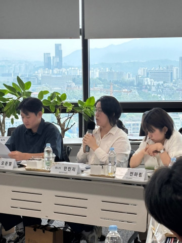 ‘2025년 청년 자살예방 자문 간담회’에서 성동구청년지원센터 안민지 매니저가 발언하고 있다