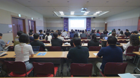 ‘SCM FAIR 2024’의 부대행사로 진행된 ‘유통연수원특강’ 모습