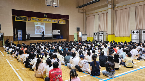 ‘S수학도둑’ 출간 기념 서정은 작가 초청 특강 ‘S수학도둑, 학교에 가다’가 24일 인천부흥초등학교에서 성황리에 개최됐다